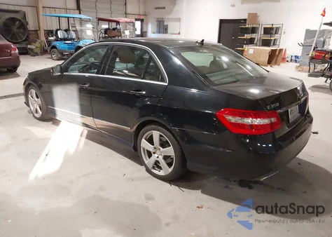 2010 Mercedes-Benz E 350 4Matic z USA, uszkodzony, nr VIN WDDHF8HBXAA125417